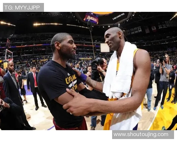 足球巨星与欧文亲密合影 握球衣传递友谊与荣誉